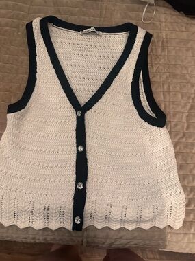 Abercrombie & Fitch Cream Knit Vest with Black Trim